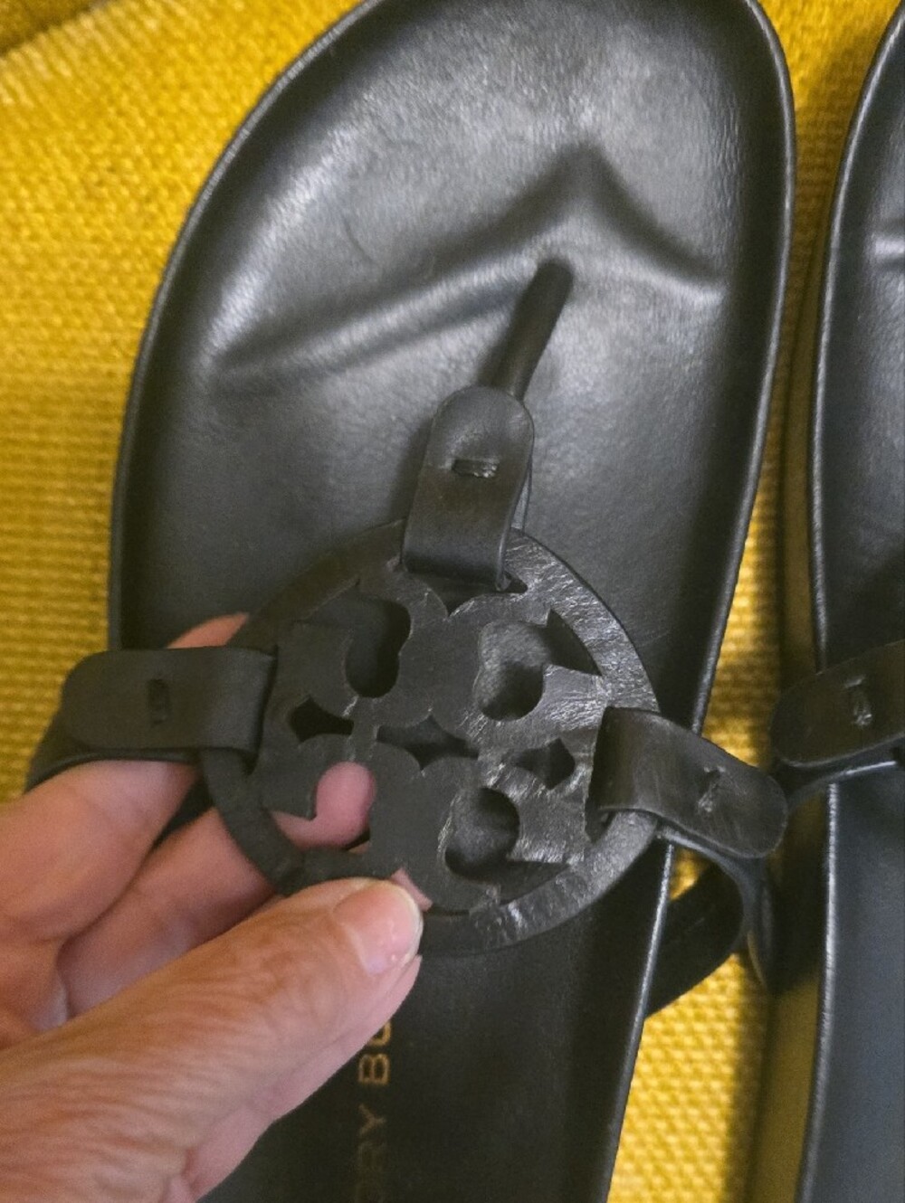 Tory Burch Black Logo Miller Leather Thong Sandals - Picture 6 of 6
